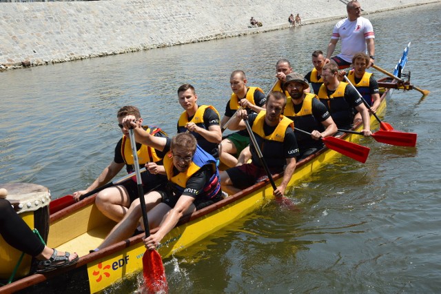 Tumski Cup 2015. Wyścigi smoczych łodzi na Odrze [ZDJĘCIA]