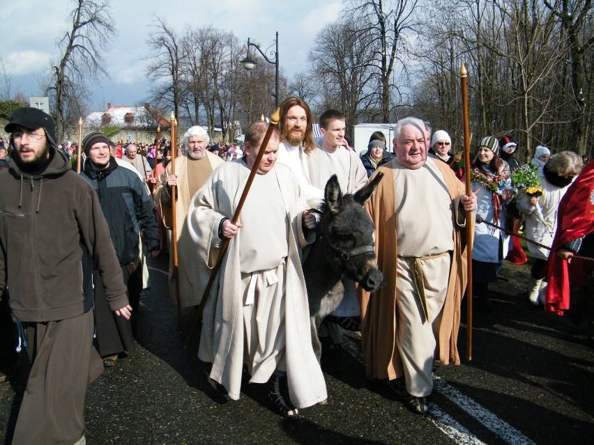 Tysiące pielgrzymów ciągnie do Kalwarii Zebrzydowskiej