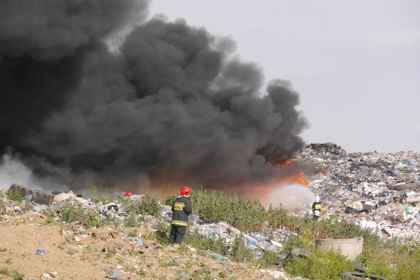 Pożar odpadów na składowisku w Lubinie
