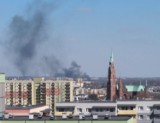 Pożar w Ekoplaście w Dąbrowie Górniczej. Sześć zastępów straży pożarnej walczyło z ogniem 