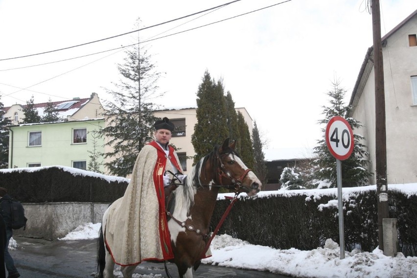 Arcybiskup Wiktor Skworc na procesji konnej w Pietrowicach Wielkich [ZDJĘCIA]