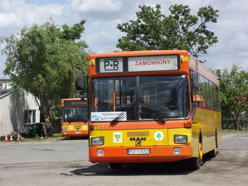 Pasażerowie pożegnali stare autobusy