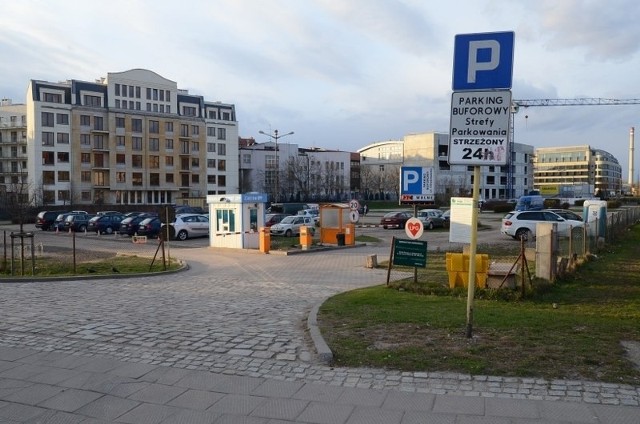 Na parkingu buforowym przy ul. Chwaliszewo zdemontowano terminal do płacenia kartą.