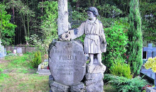 Oryginalny nagrobek na cmentarzu w Pankach, niewiele takich można znależć na nekropoliach w powiecie kłobuckim