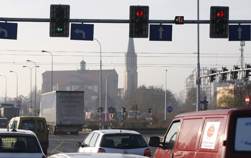 Wrocław: Skrzyżowania w nocy bez migających świateł