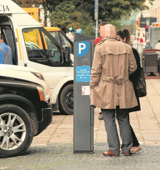 Tomasz W. miał polecić pracownikowi stworzenie bazy numerów rejestracyjnych, którym miano nie wystawiać wezwań