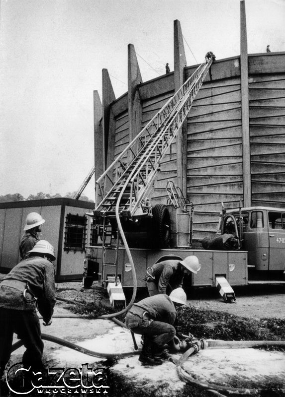 10.1982 . SPRAWDZANIE SZCZELNOSCI DACHU ROTUNDY