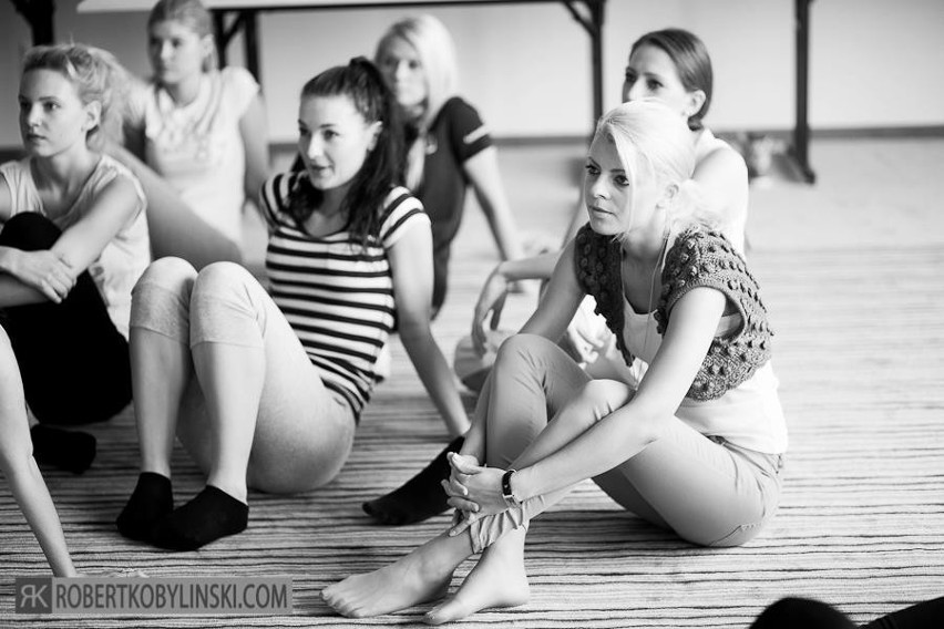 B&W Próby choreografii Miss Polski 2012 [autor: Robert...