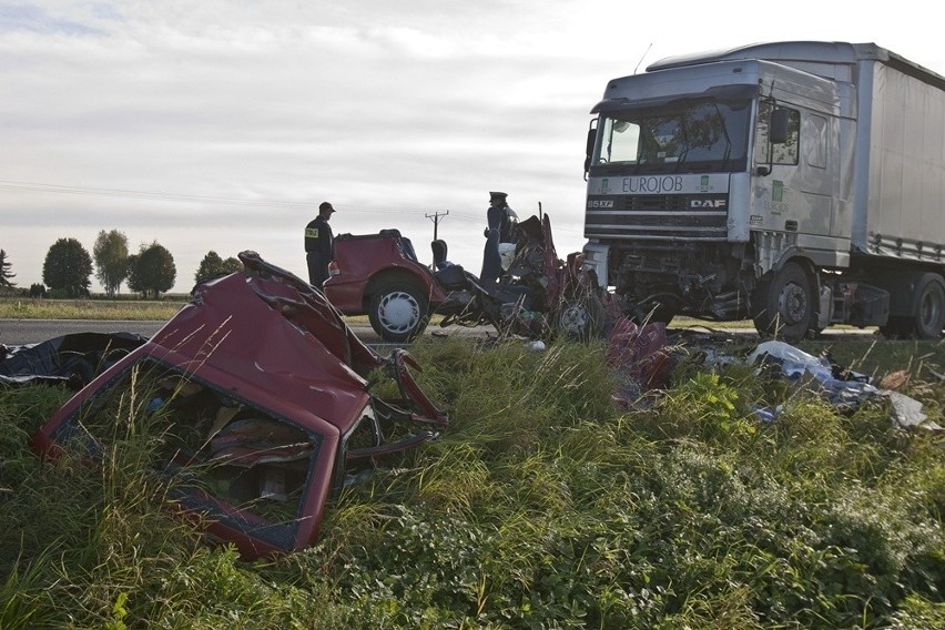 Wypadek na drodze Wrocław - Oława. Jedna osoba nie żyje, trasa była zablokowana (ZDJĘCIA)