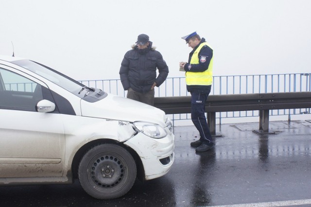 Karambol na moście w Dęblinie. Jedna osoba ranna