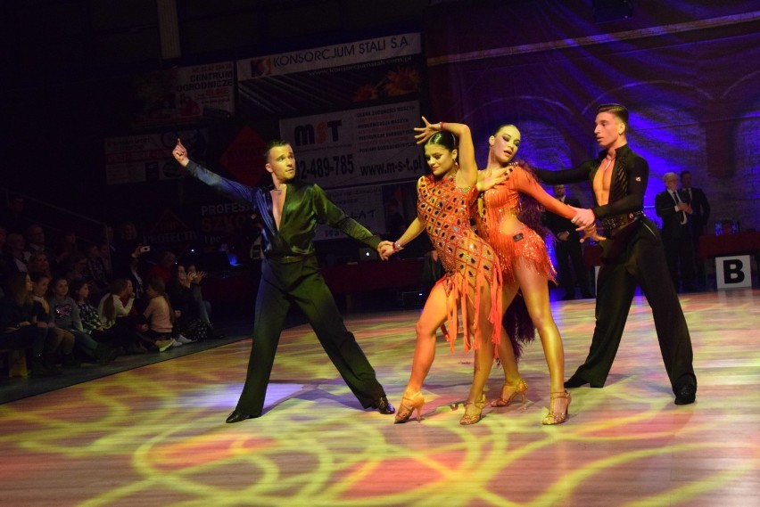 Międzynarodowy Turniej Tańca Towarzyskiego w Zawierciu. Iwona Pavlovic w roli prowadzącej ZDJĘCIA