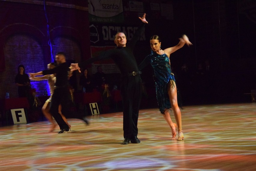 Międzynarodowy Turniej Tańca Towarzyskiego w Zawierciu. Iwona Pavlovic w roli prowadzącej ZDJĘCIA