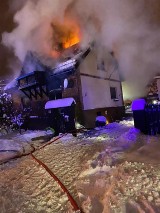 Radlin: Pożar zniszczył dom. Pięcioosobowa rodzina została z niczym, trzy osoby są ranne. Ruszyła dla nich zrzutka