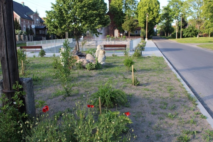 Stawek w Darnawie po odbudowie ma nawet fontannę