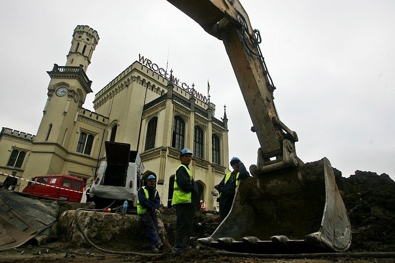 Wrocław: Niemiecki schron na dworcu wysadzą na raty (ZDJĘCIA)