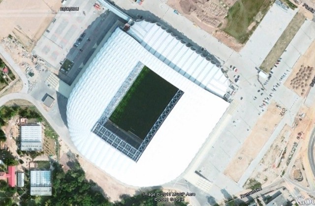Już w 2011 roku pierwsza polska arena Mistrzostw Europy w Piłce Nożnej prezentowała się w całej okazałości. Piłkarze mogli biegać po nowej murawie. Ta pomimo ówczesnych problemów z trawą, na zdjęciach prezentuje się okazale.