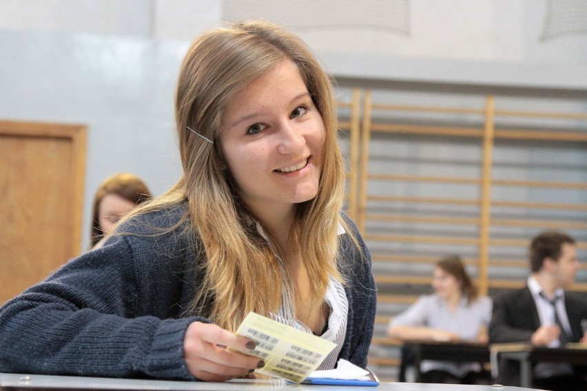 Krakowscy uczniowie napisali egzamin gimnazjalny 2012....