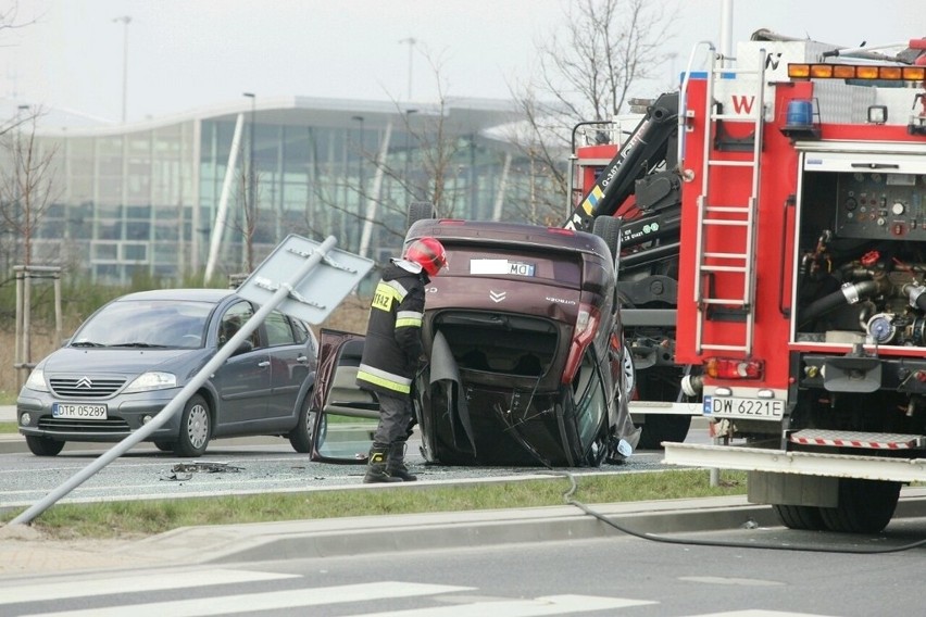 Wrocław: Wypadek taksówki na Granicznej (ZDJĘCIA)