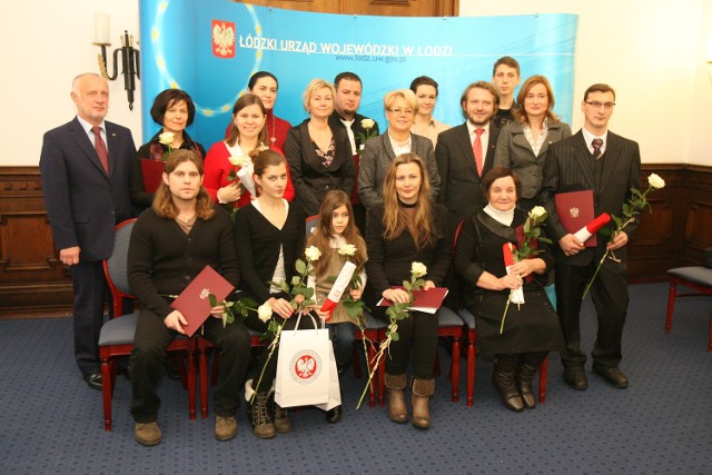 Dwunastu obcokrajowców odebrało w środę w Łódzkim Urzędzie Wojewódzkim akty nadania obywatelstwa polskiego.