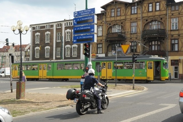 Elektroniczne tablice zamontowano między innymi na skrzyżowaniu Bukowskiej z Szylinga. Nie wiadomo jeszcze, czy tablice staną także w innych częściach miasta.