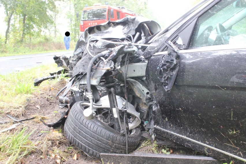 Wypadek w Książęcym Lesie - kierowca golfa w ciężkim stanie.