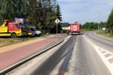 Strażacy czyścili ulicę Słowackiego i Sienkiewicza w Grójcu z plamy oleju