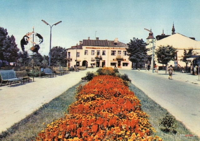 Zobacz jak wyglądał Opatów w  1964 roku. Zobaczcie naszą galerię, w której przedstawiamy archiwalne zdjęcia miasta. Jak się zmienił Opatów? 

Więcej na kolejnych slajdach >>>