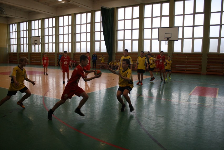 Sztutowo: Mistrzostwa powiatu nowodworskiego w mini piłkę ręczną [ZDJĘCIA]
