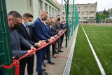 Nowe boiska otwarte przy szkole na Baranówku w Kielcach. Byli znani piłkarze - Kamil Kuzera i Zbigniew Małkowski [ZDJĘCIA, WIDEO]