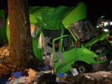 Tragiczny wypadek w Kajetanówce: Bus uderzył w drzewo. Zginęły 3 osoby