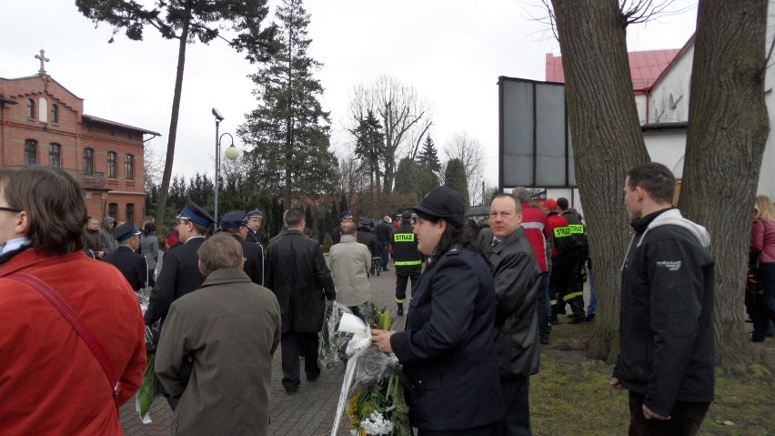 W sobotę (26 marca) odbył się pogrzeb tragicznie zmarłego Roberta Siwczaka z Łazisk Górnych [WIDEO]