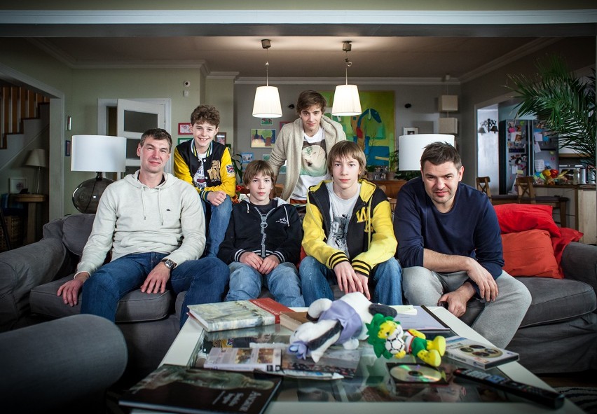 Adam Wójcik zagrał z synami w serialu Rodzinka.pl (ZDJĘCIA, FILM)