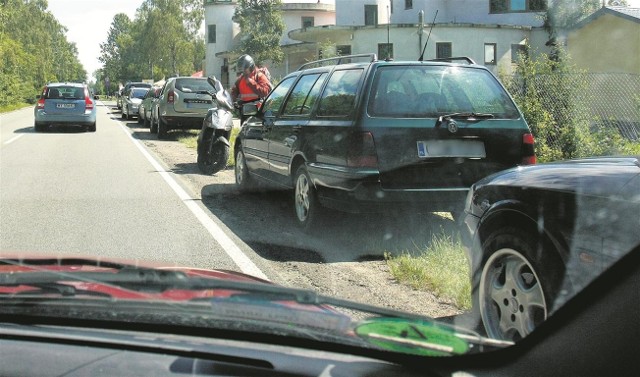 Już nie będzie można bezkarnie parkować na poboczach Półwyspu Helskiego