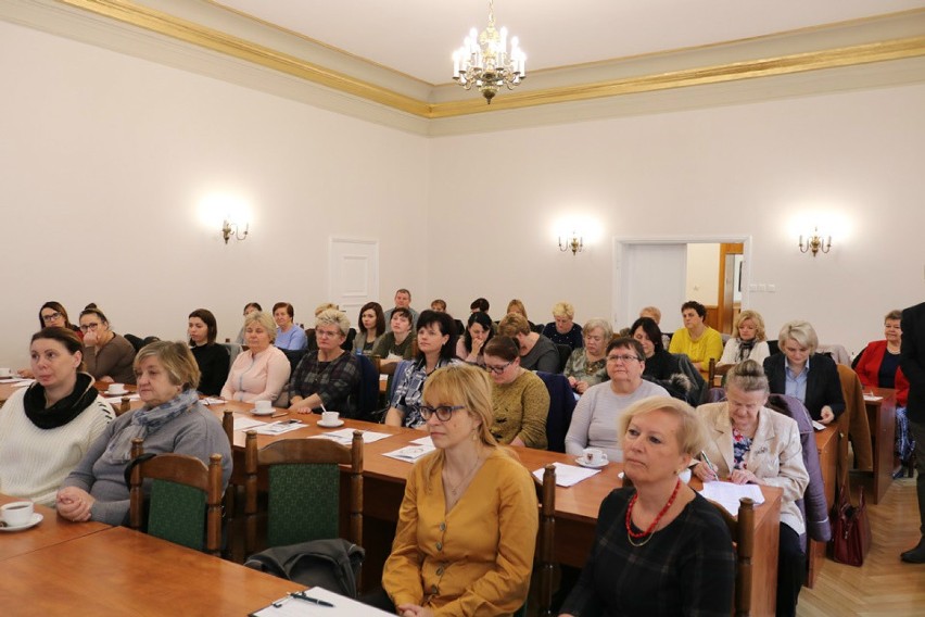 Szkolenie powiatowe kół gospodyń wiejskich w kaliskim starostwie FOTO