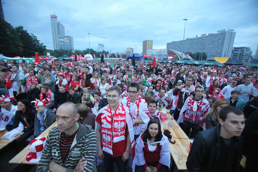 Strefa kibica w Katowicach szaleje na meczu Polska - Rosja [ZDJĘCIA]