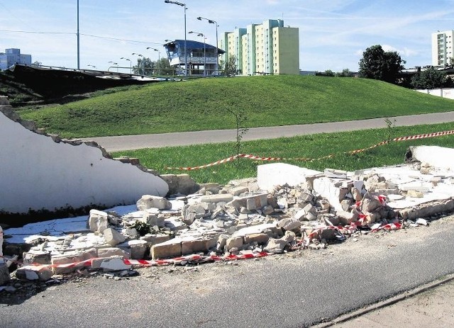 W poniedziałek mur przy stadionie oglądał ubezpieczyciel