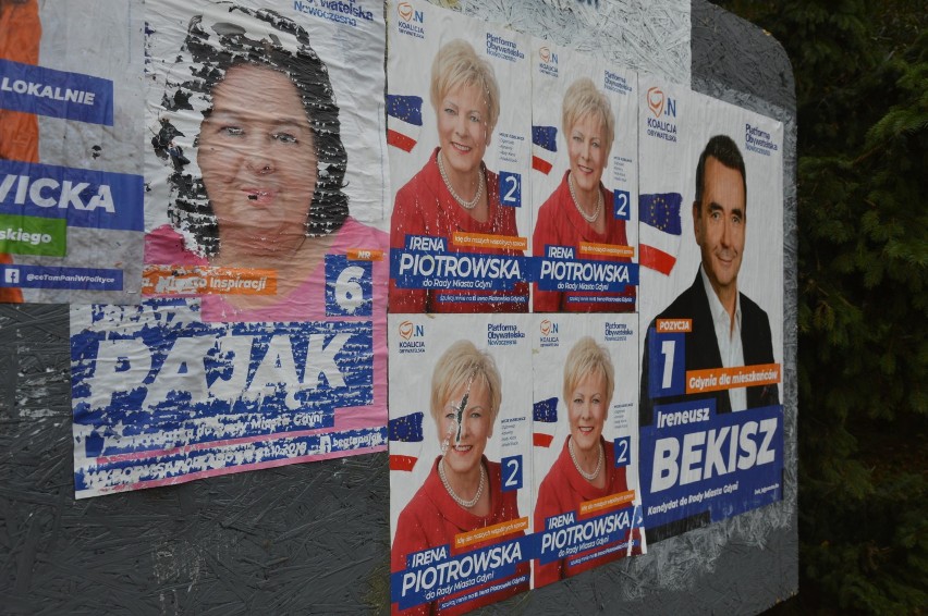 Zdewastowane plakaty kandydatek Koalicji Obywatelskiej.