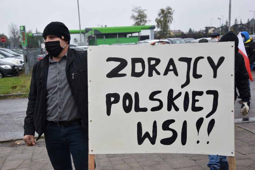 Protest rolników w Pile przeciwko "piątce Kaczyńskiego"