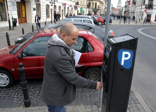 Od października kierowcy kupili w parkometrach ponad 200 tysięcy biletów parkingowych