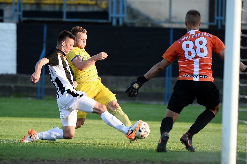 Czarni wygrali ze Stalą Sanok 2:0. Strzelali Urban i Kulish [FOTORELACJA]