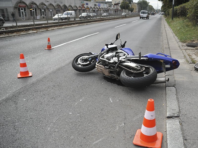 21-letni motocyklista ranny w wypadku na al. Politechniki w...