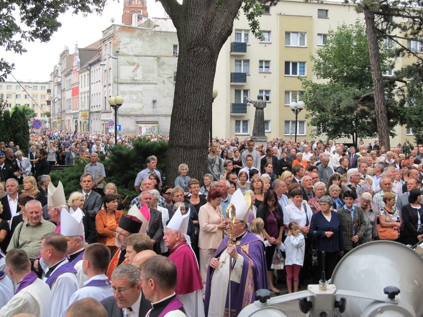 W Oławie odbył się pogrzeb ks. prof. Waldemara Irka (ZDJĘCIA)