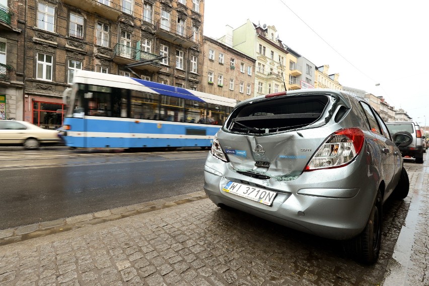 Wrocław: Wypadek tramwaju na Jedności Narodowej (ZDJĘCIA)