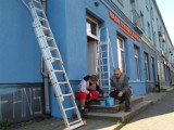 Społecznicy pomalowali budynek przy ul. Hanki Sawickiej