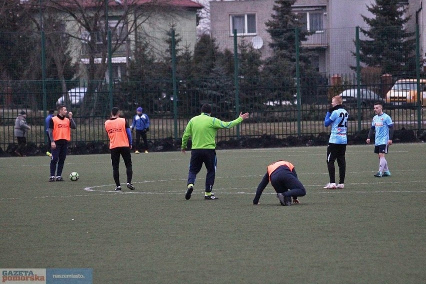 Mecz sparingowy na sztucznej nawierzchni OSiR we Włocławku:...