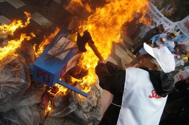 23.10.2009r. Protest pracowników zakładów HCP pod Urzędem Wojewódzkim w Poznaniu.