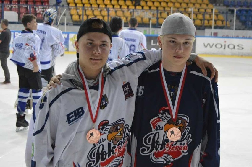 Wychowankowie Bombka Malbork brązowymi medalistami mistrzostw Polski w hokeju