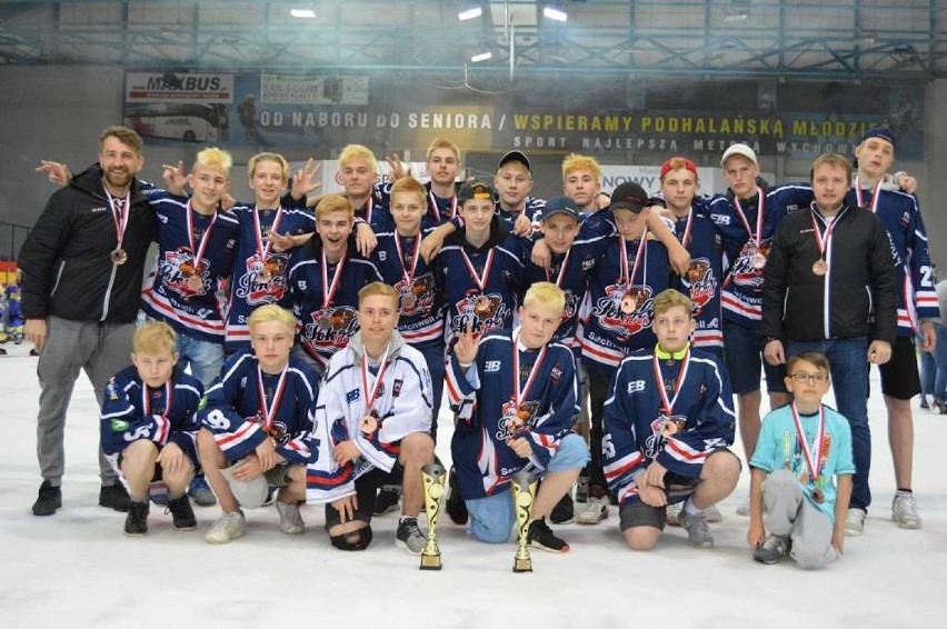 Wychowankowie Bombka Malbork brązowymi medalistami mistrzostw Polski w hokeju