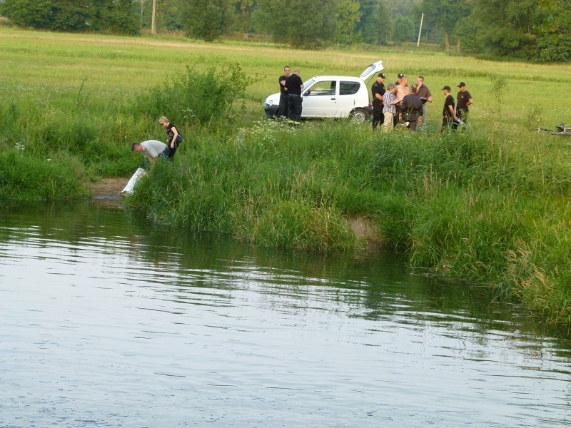 Ciało 16-latka w Wolbórce. Tragiczny początek wakacji. Wskoczył do rzeki przy młynie i nie wypłynął
