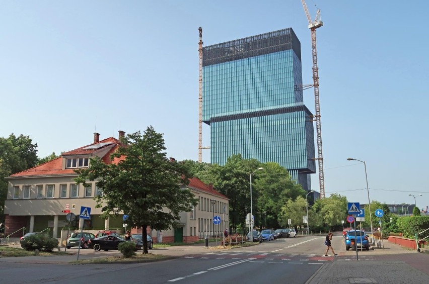 Kompleks .KTW w Katowicach i najwyższy budynek w mieście,...